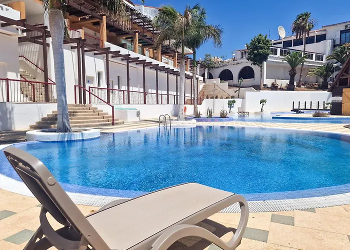 4 Bedrooms Ocean View Amarilla Golf Apartment