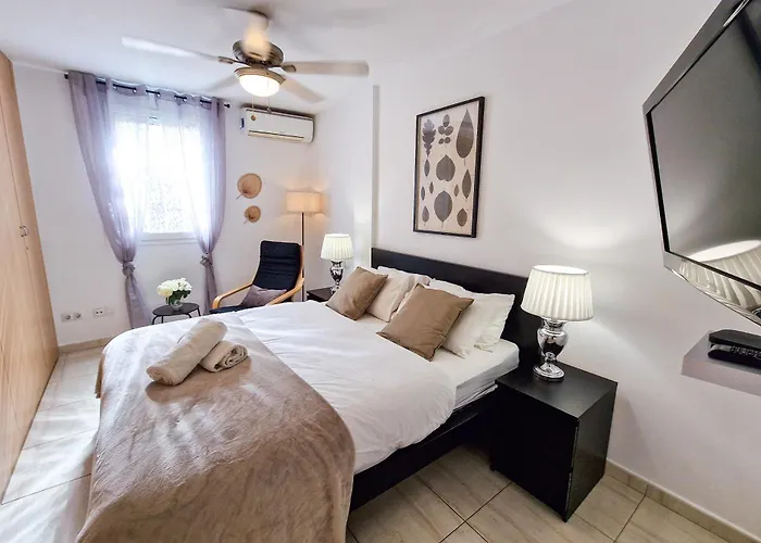 4 Bedrooms Ocean View Amarilla Golf Apartment