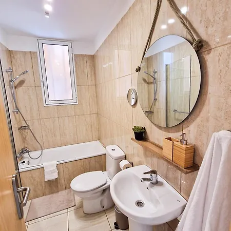 4 Bedrooms Ocean View Amarilla Golf Daire