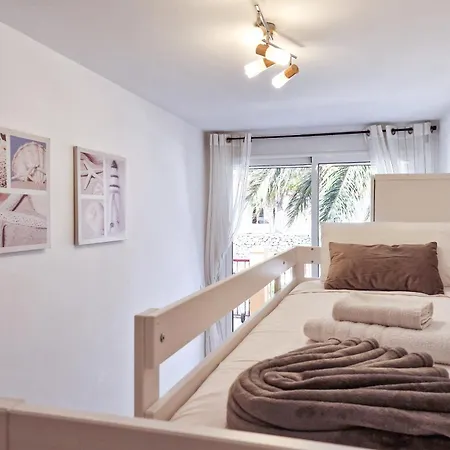 4 Bedrooms Ocean View Amarilla Golf Daire